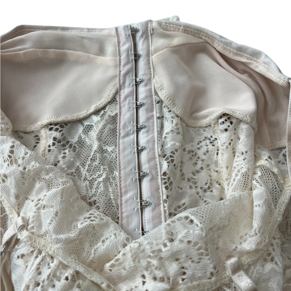 NWT Free People Intimately Women’s Lace Night Cream Thong Bodysuit in size XS - Picture 4 of 6